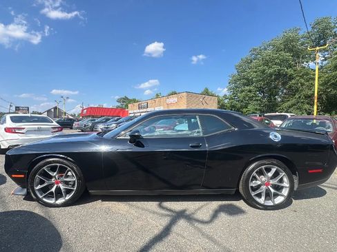 Used 2022 Dodge Challenger GT RWD image 8