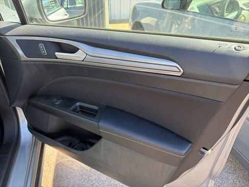 Used 2020 Ford Fusion SE FWD image 9