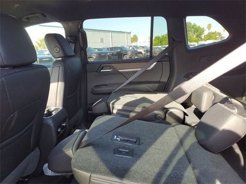 New 2025 GMC Acadia Denali w/ Super Cruise Package image 11