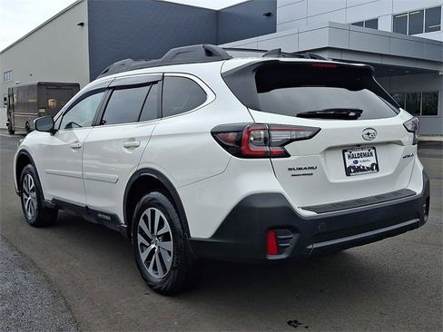 Used 2020 Subaru Outback Premium image 5
