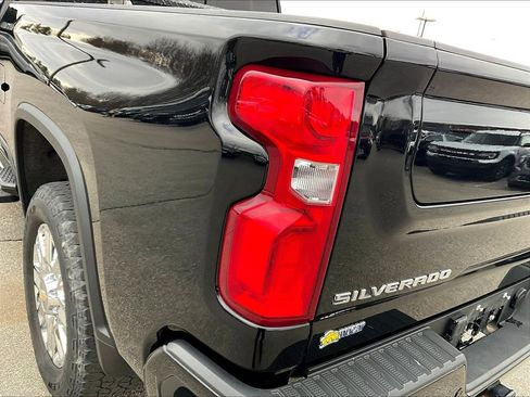 Used 2024 Chevrolet Silverado 2500 High Country w/ High Country Premium Package image 32