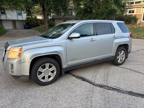 Used 2013 GMC Terrain SLE AWD/4WD image 2