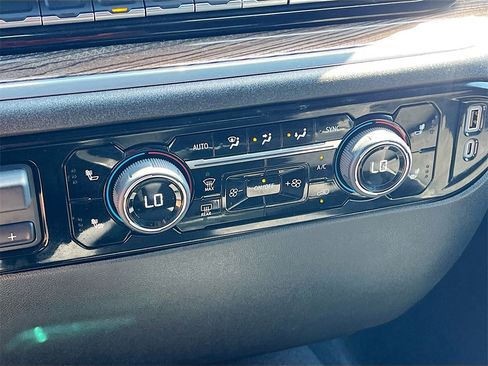 Used 2025 Chevrolet Silverado 1500 LT image 16