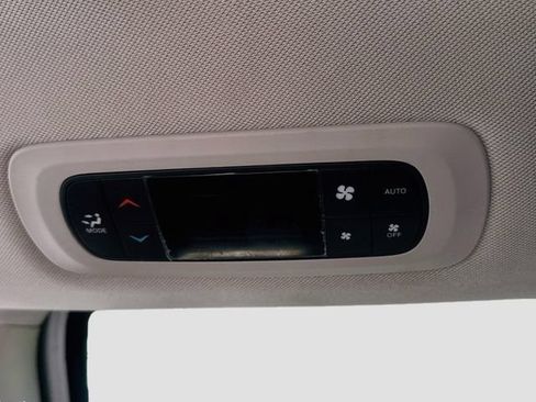 Used 2022 Chrysler Pacifica Touring-L AWD/4WD image 25