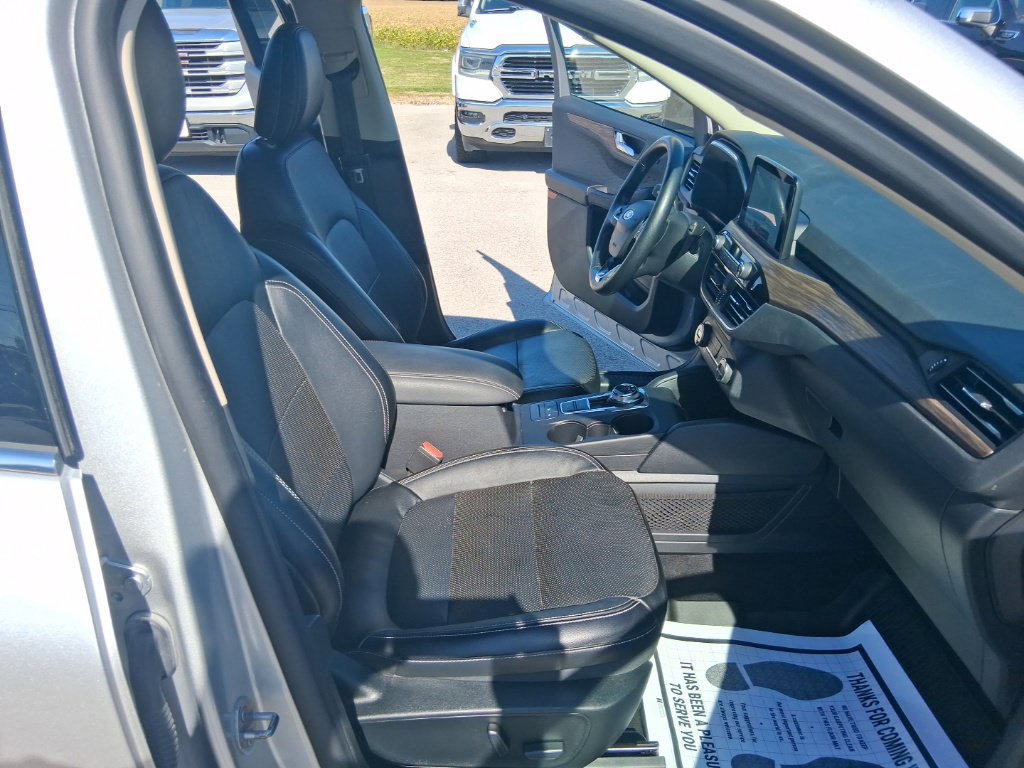Used 2020 Ford Escape Titanium FWD image 31