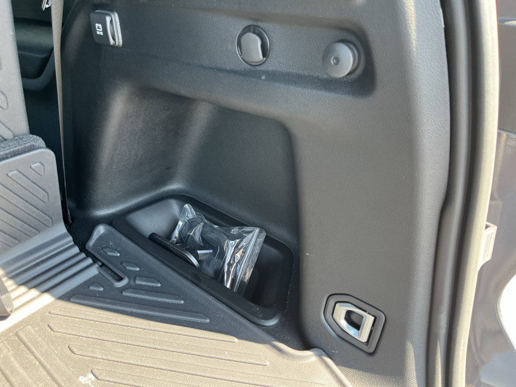 Used 2025 Jeep Grand Cherokee L Laredo RWD image 40