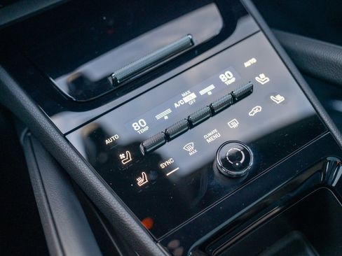 Certified 2026 Porsche Cayenne AWD/4WD image 19