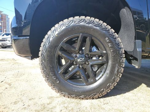 New 2026 Chevrolet Silverado 1500 Custom Trail Boss w/ LPO, Dark Essentials Package AWD/4WD image 6
