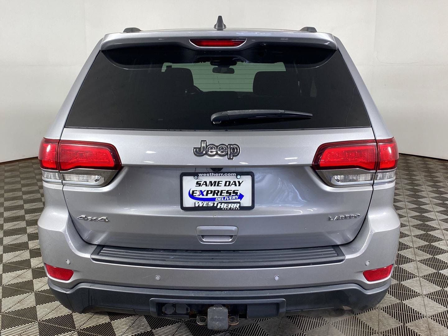 Used 2021 Jeep Grand Cherokee Laredo AWD/4WD image 8