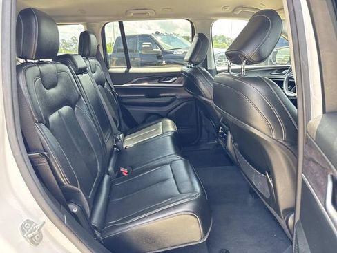 Used 2023 Jeep Grand Cherokee Limited AWD/4WD image 13