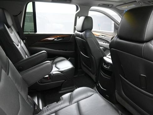 Used 2017 Cadillac Escalade Luxury AWD/4WD image 33