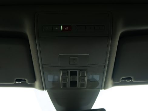 Used 2020 Volkswagen Atlas SE image 33