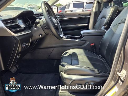Used 2022 Jeep Grand Cherokee Limited w/ Luxury Tech Group II RWD image 5