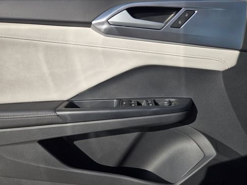 New 2026 Volkswagen Taos SE FWD image 22