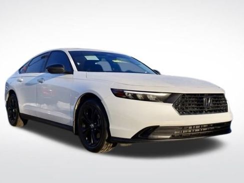 Used 2025 Honda Accord SE image 1