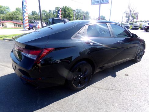 Used 2023 Hyundai Elantra SEL image 3