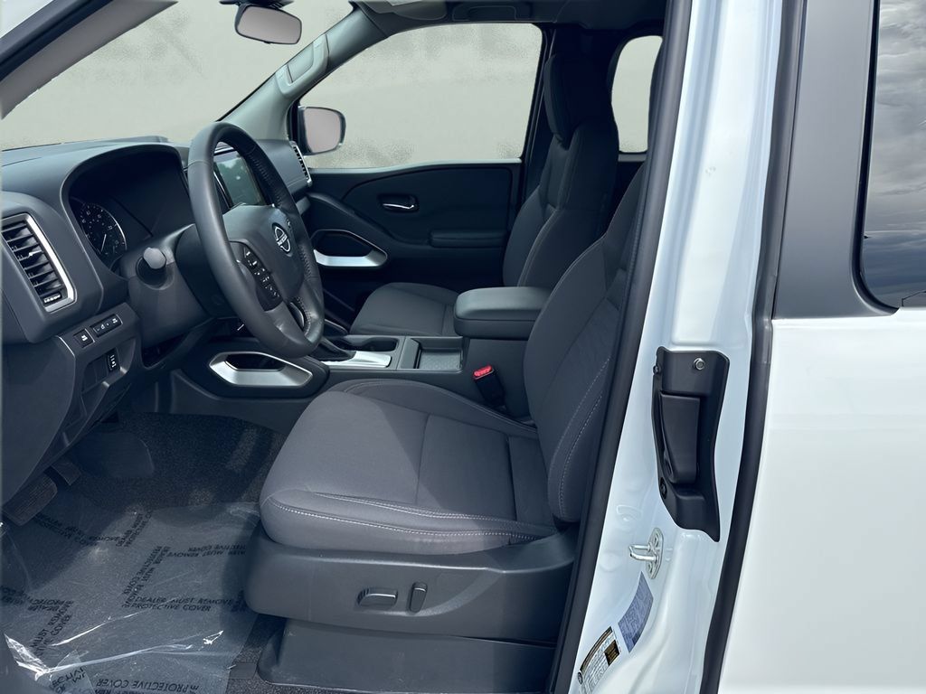 Used 2024 Nissan Frontier SV w/ SV Convenience Package RWD image 9