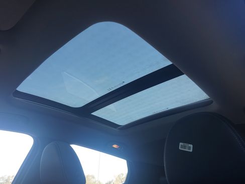 Used 2022 Chevrolet Bolt EUV Premier w/ Launch Edition image 15