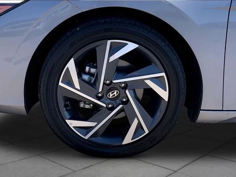 Used 2025 Hyundai Elantra SEL FWD image 10