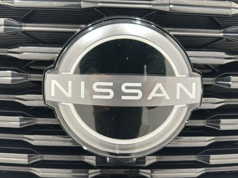 Used 2023 Nissan Rogue SV image 30