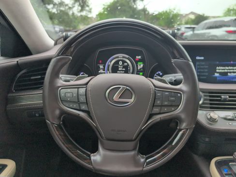 Used 2019 Lexus LS 500h RWD image 9