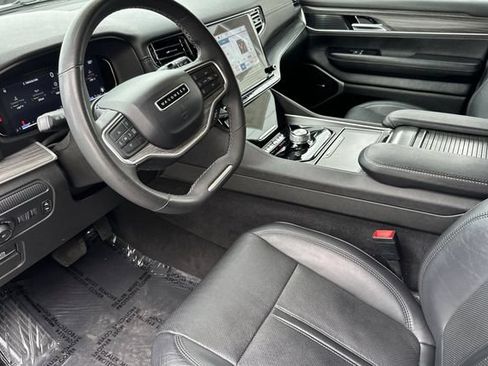 Certified 2024 Jeep Wagoneer Series II w/ Flexible Seating Group RWD image 2