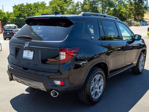 Certified 2025 Honda Passport TrailSport image 14