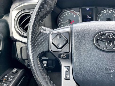 Used 2017 Toyota Tacoma TRD Sport w/ Tow Package (A/T) AWD/4WD image 28