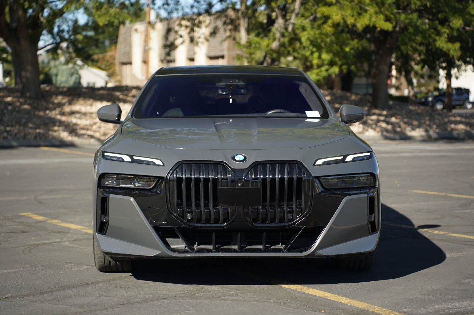 Used 2023 BMW 760i xDrive w/ Luxury Rear Seating Package AWD/4WD image 8