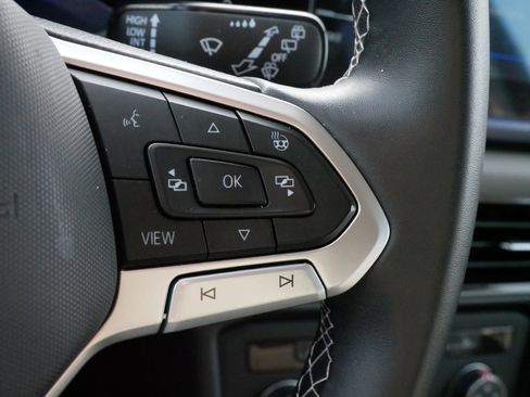 Used 2022 Volkswagen Taos SE image 25