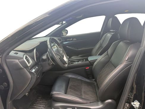 Used 2023 Nissan Maxima SR w/ Sport Mat Group FWD image 9