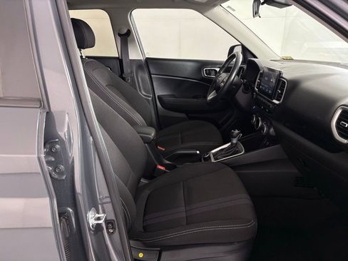 Used 2025 Hyundai Venue SEL FWD image 41