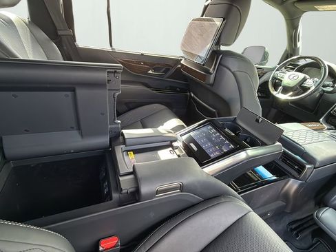 Used 2023 Lexus LX 600 4WD w/ Ultra Luxury Package image 19