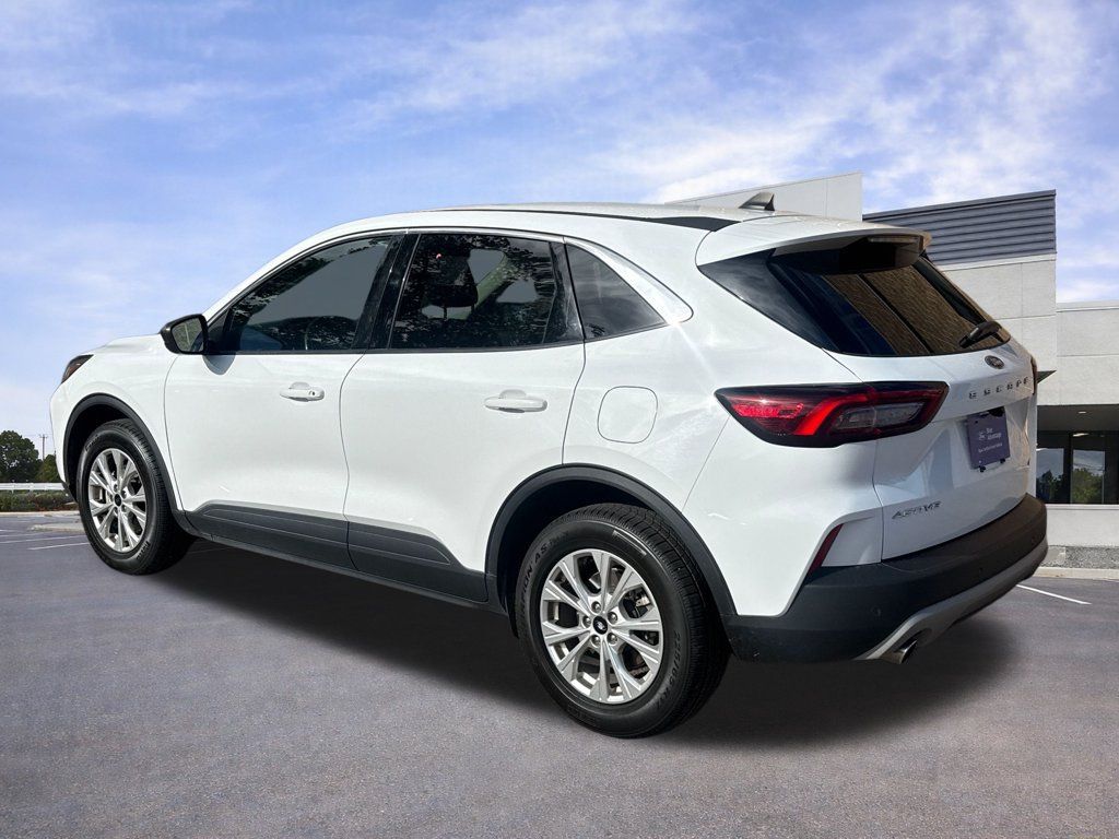 Used 2023 Ford Escape Active AWD/4WD image 5