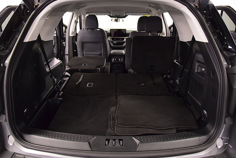 Used 2025 Ford Explorer Active AWD/4WD image 34