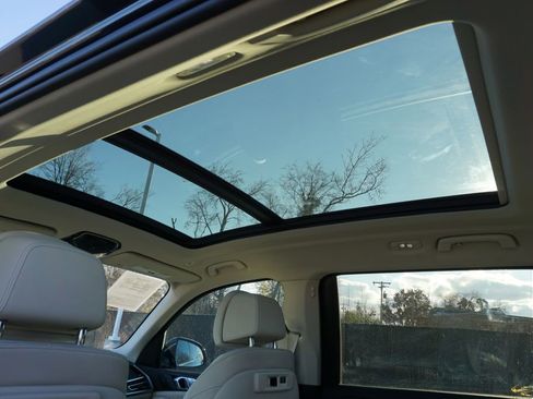 Used 2022 BMW X7 xDrive40i w/ Premium Package image 16