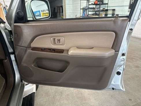 Used 2001 Toyota 4Runner Limited image 51