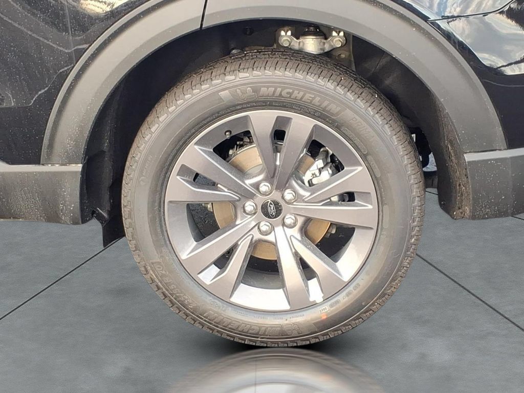 New 2026 Ford Explorer Active w/ Active Comfort Package AWD/4WD image 4