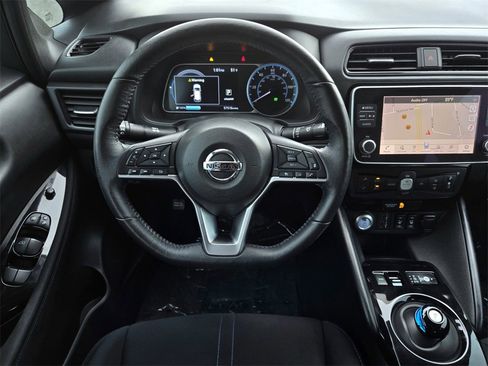 Used 2022 Nissan Leaf SV image 13