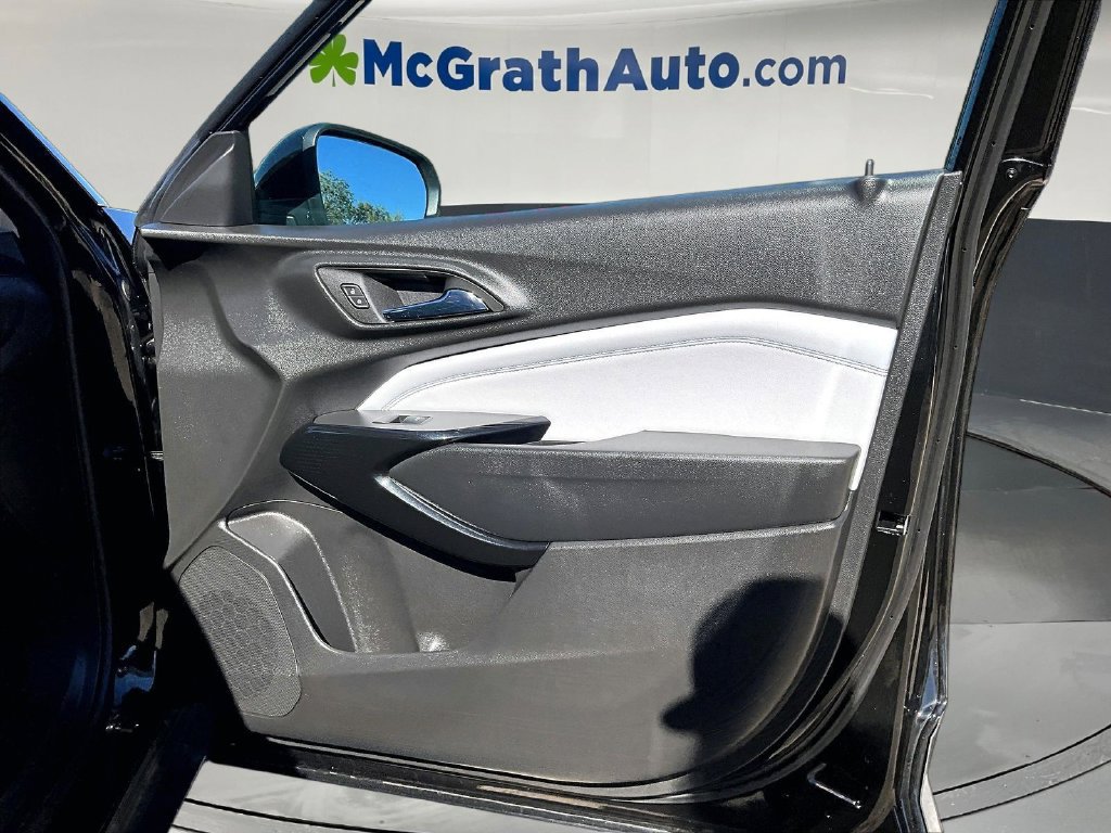 Used 2025 Chevrolet Trax LT FWD image 31