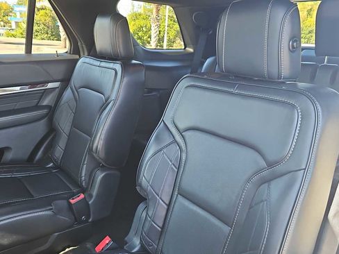 Used 2019 Ford Explorer Platinum image 25