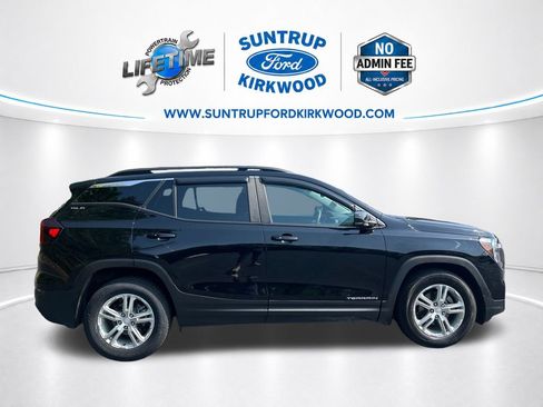 Used 2022 GMC Terrain SLE w/ Driver Convenience Package FWD image 8