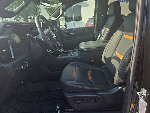 Used 2024 GMC Sierra 2500 AT4 w/ AT4 Preferred Package image 12