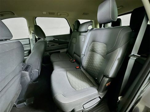 Used 2023 Nissan Pathfinder SV image 15