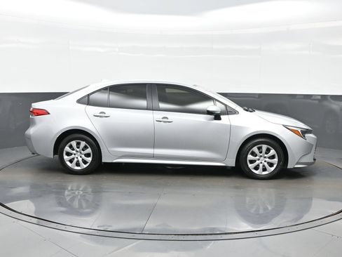 Used 2025 Toyota Corolla LE FWD image 7
