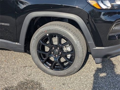 New 2026 Jeep Compass Latitude image 11