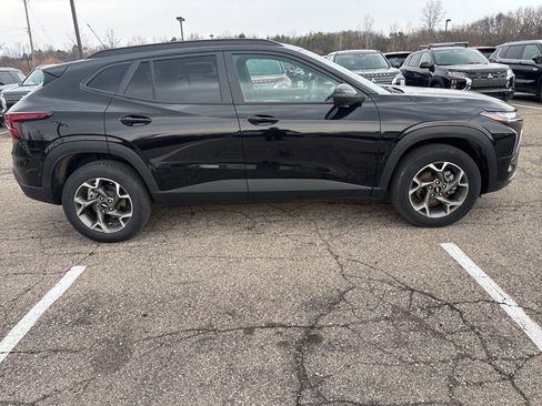 Used 2025 Chevrolet Trax LT image 6