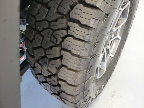 Used 2025 Jeep Gladiator Mojave w/ Safety Group image 14