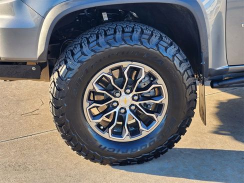 Used 2022 Chevrolet Colorado ZR2 image 11