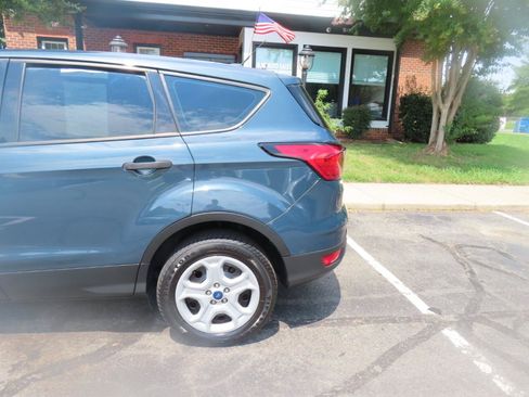 Used 2019 Ford Escape S FWD image 4